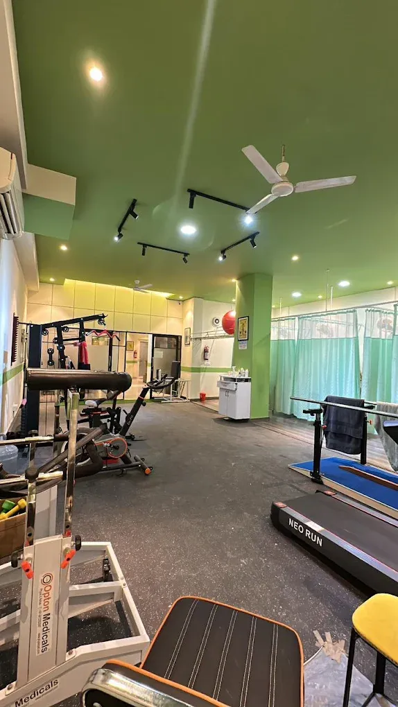 CB Physiotherapy Safdarjung Enclave - Advanced Ortho, Spine & Sports Rehab Center