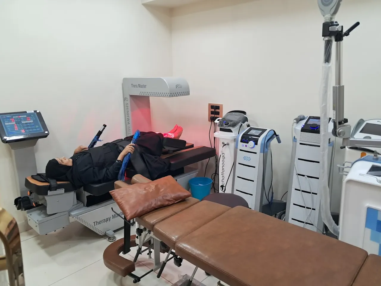 Dr Jha's Physioworld | Expert Physiotherapist in Chembur | Advanced Physiotherapy Clinic in Chembur