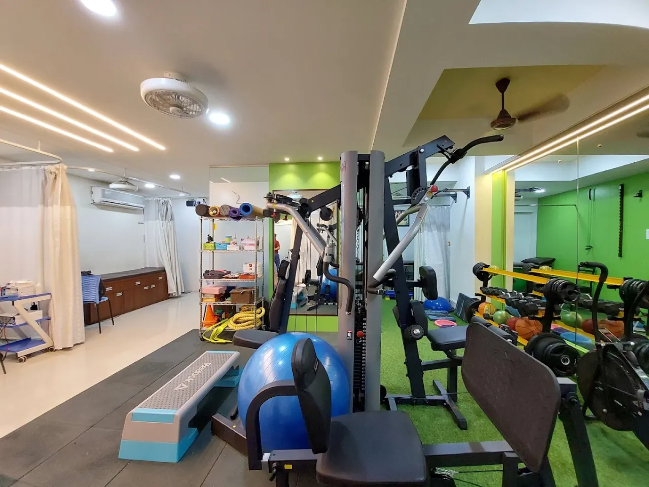 Physiofitguru - Best Premium Sports and Orthopaedic Physiotherapy Clinic in Mumbai for Chronic Pain and Sports Injury