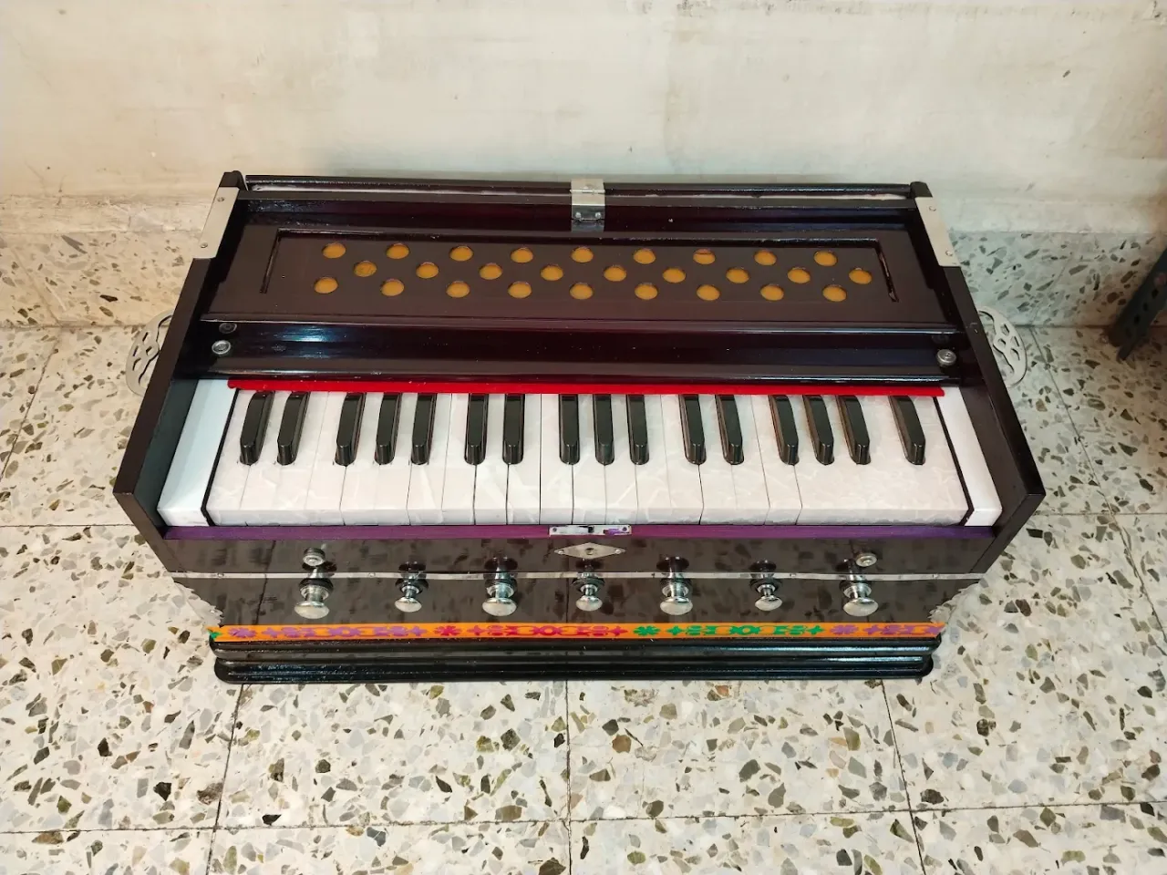 Saptsoor Musical Instruments - Keyboards, Guitars & All Music Instruments Store