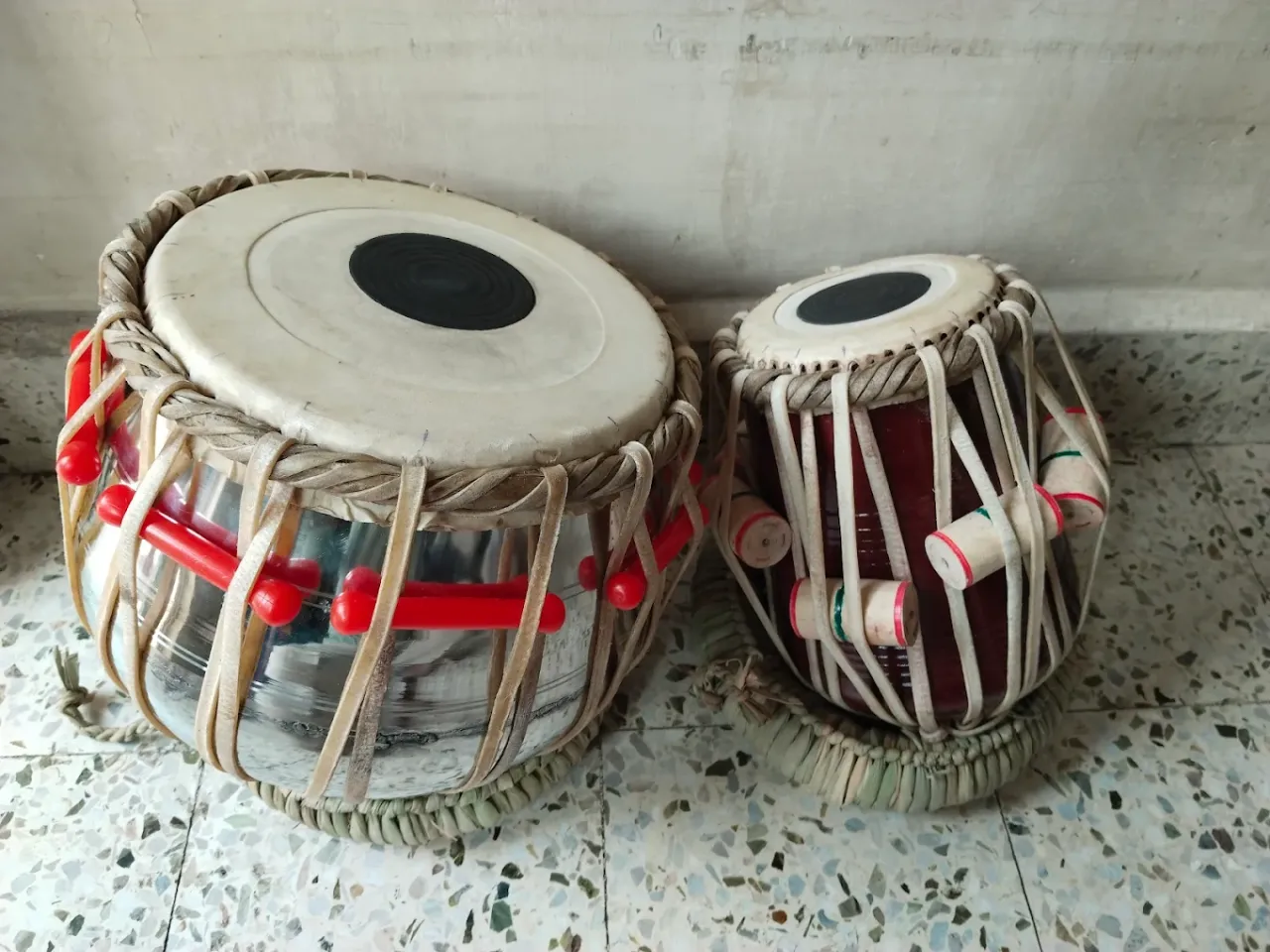 Saptsoor Musical Instruments - Keyboards, Guitars & All Music Instruments Store