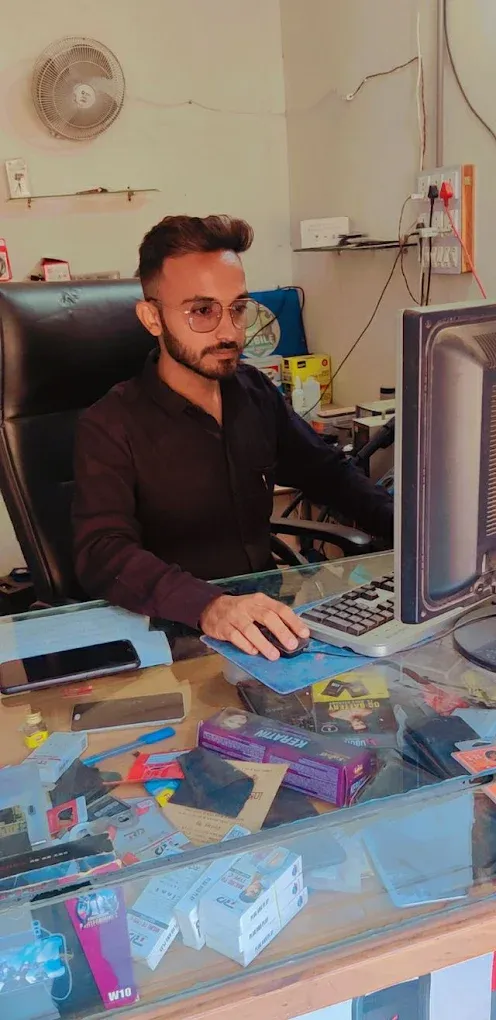 Ramanath Mobile Repairing & Service – Best Mobile Repair Shop in Bhuj for Fast & Affordable Service