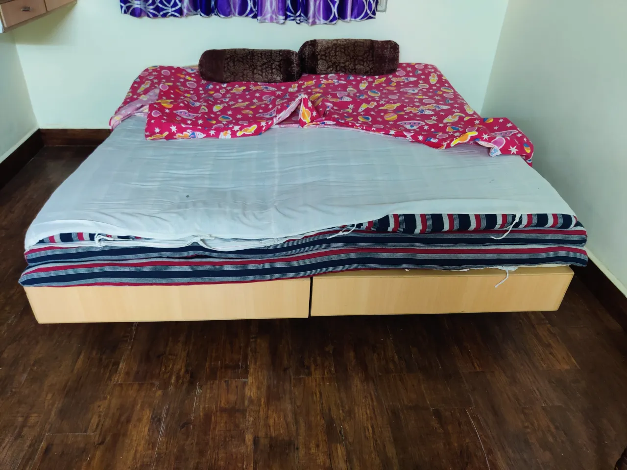 રૂ ના ગાદલાં 6 ફૂટ બી 6 ફૂટ