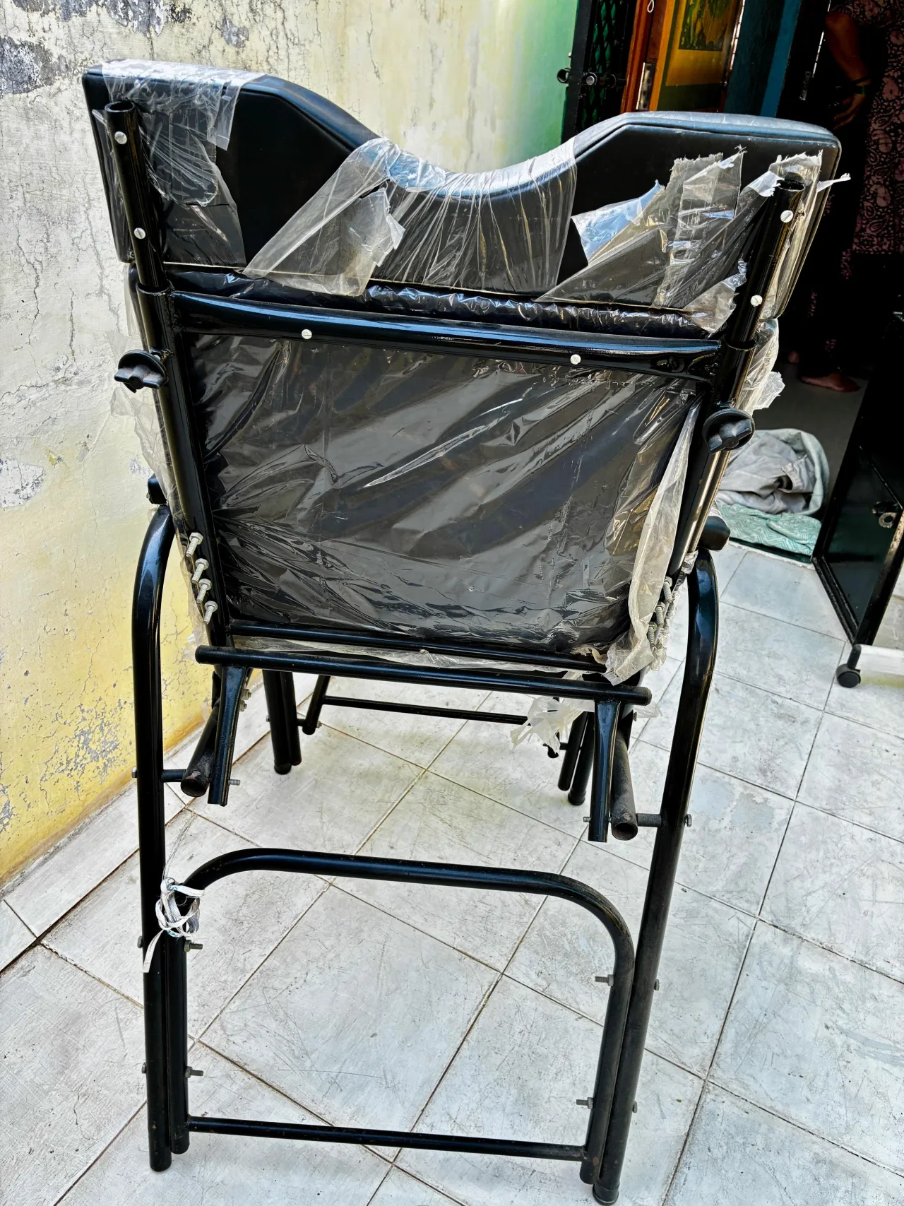 Professional black Salon Chair