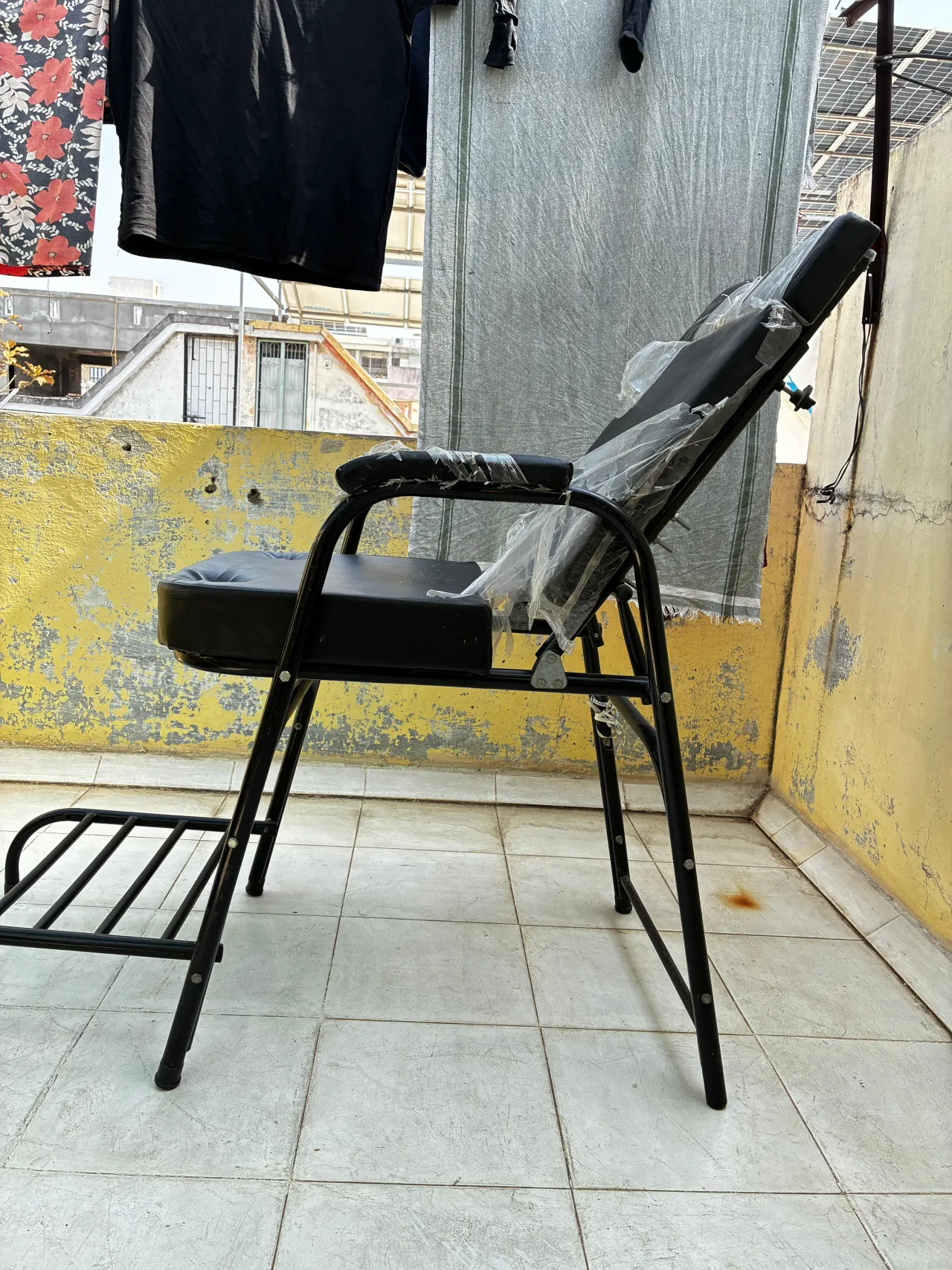 Professional black Salon Chair