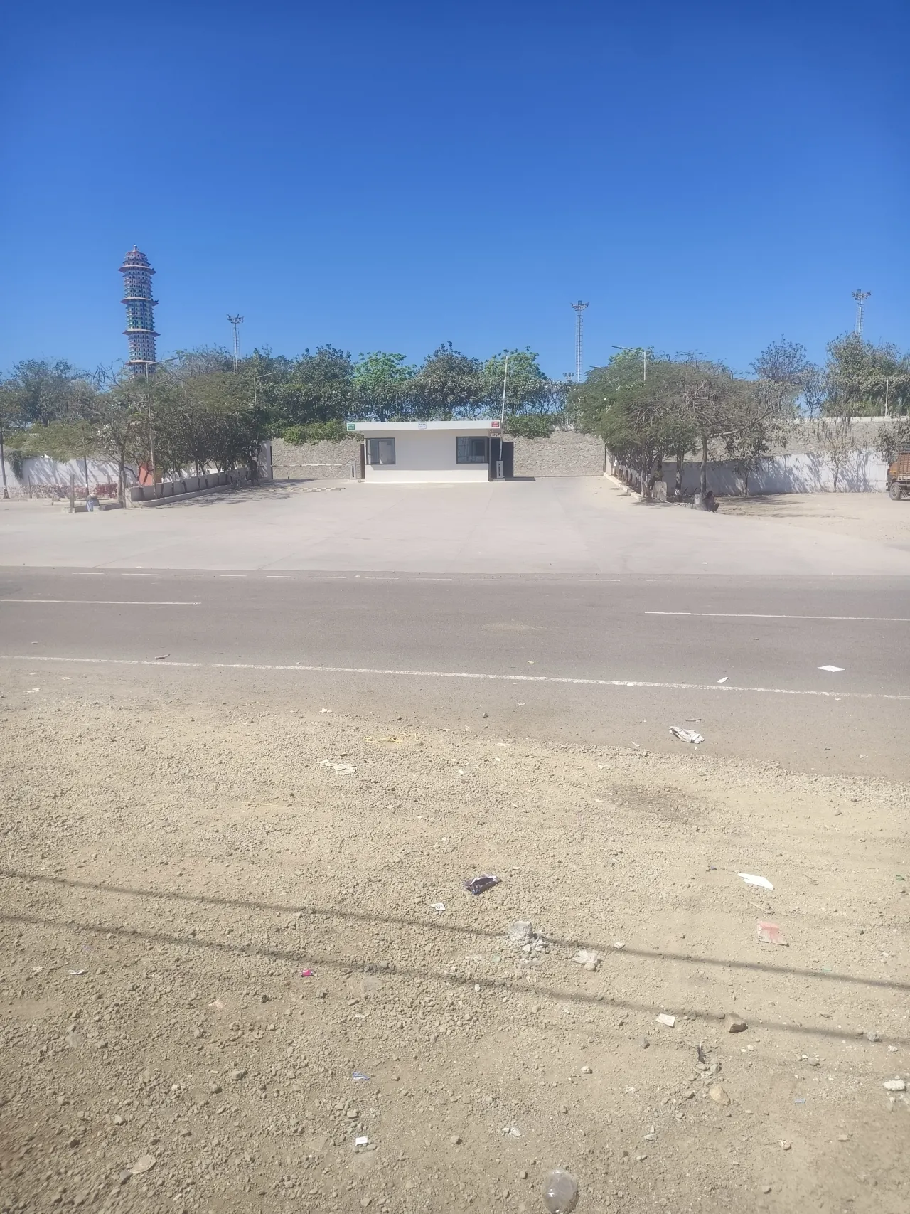Khodaldham parking gate ni same prime location ma