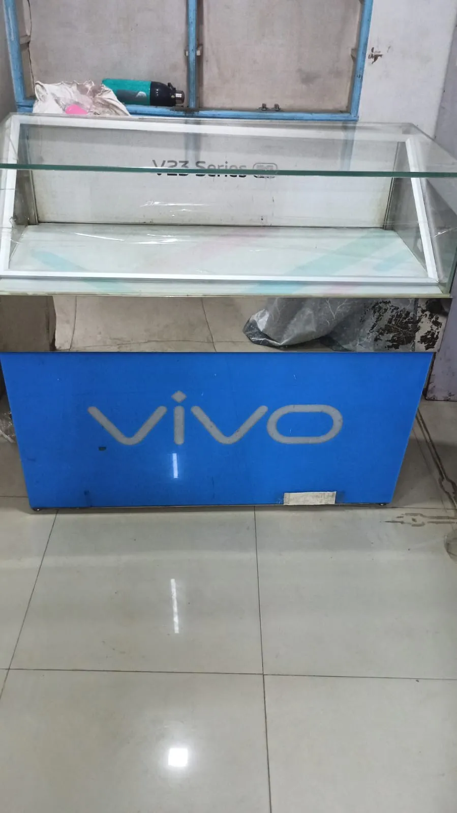 Showcase for mobile store 2 pc available