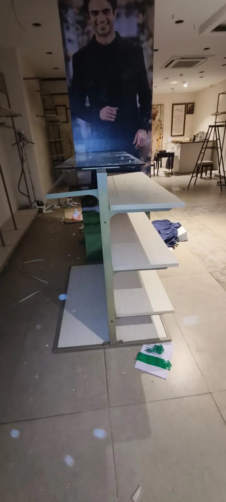 showroom furniture fixture
