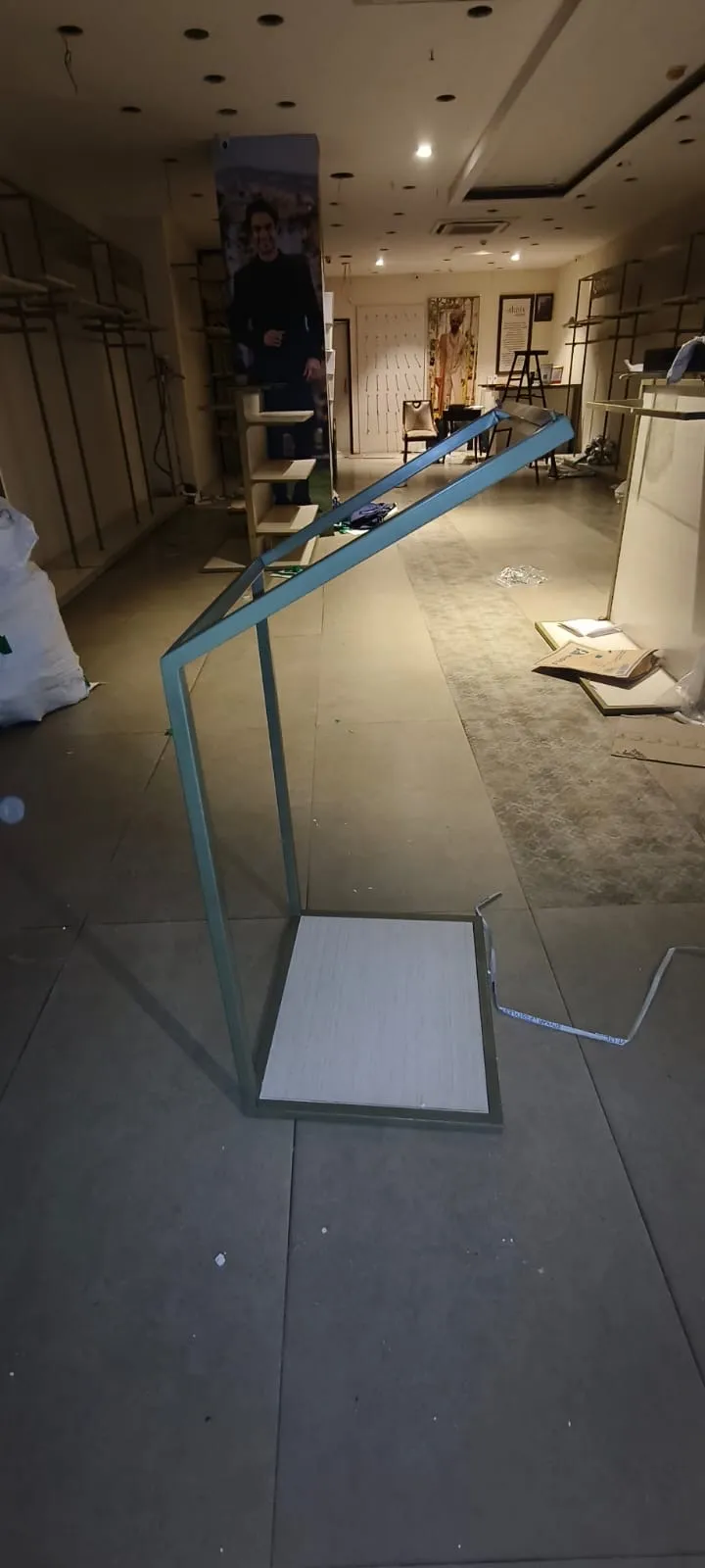 showroom furniture fixture