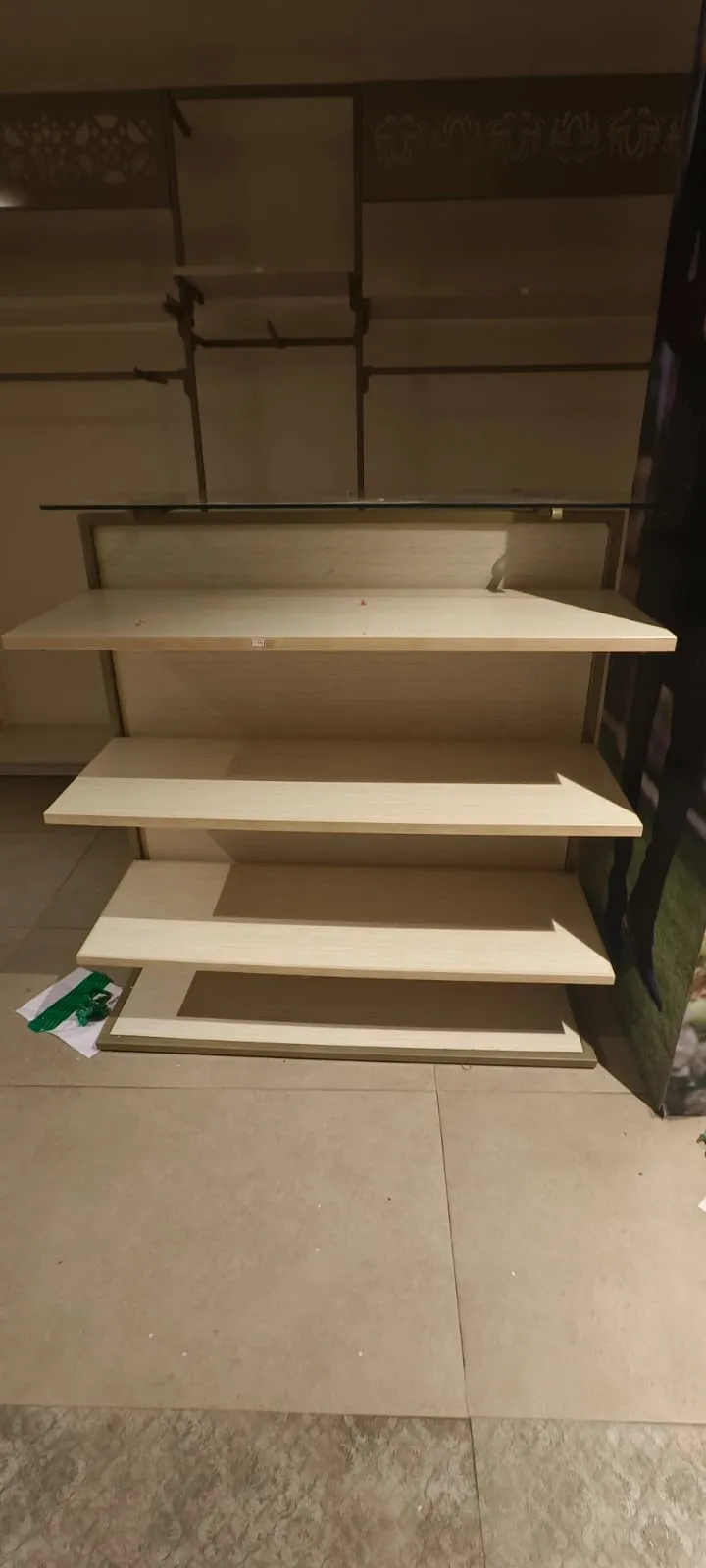 showroom furniture fixture