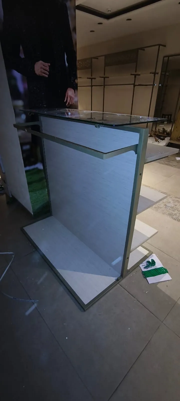 showroom furniture fixture