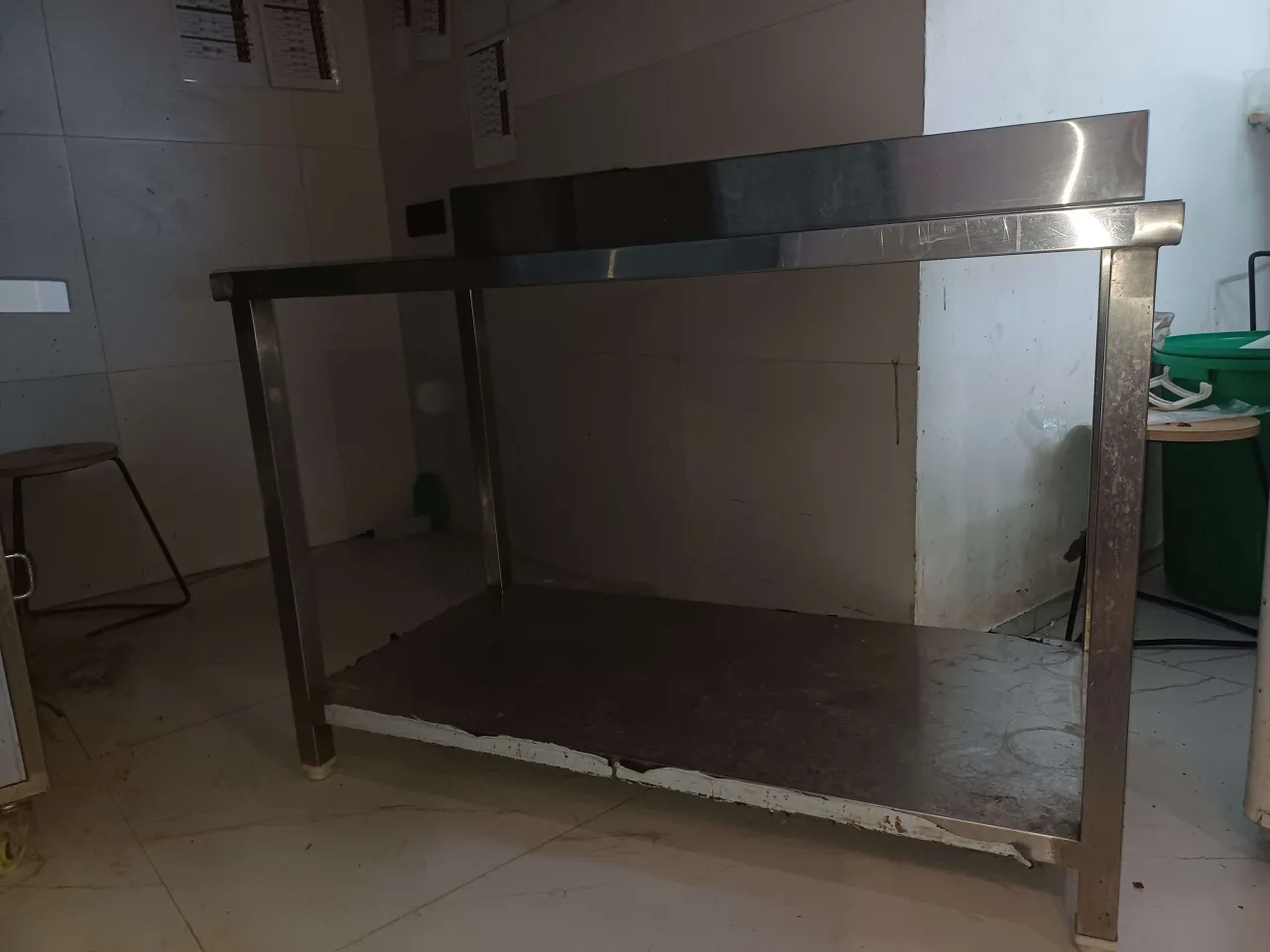 Stainless steel preparation table 48 x 30in