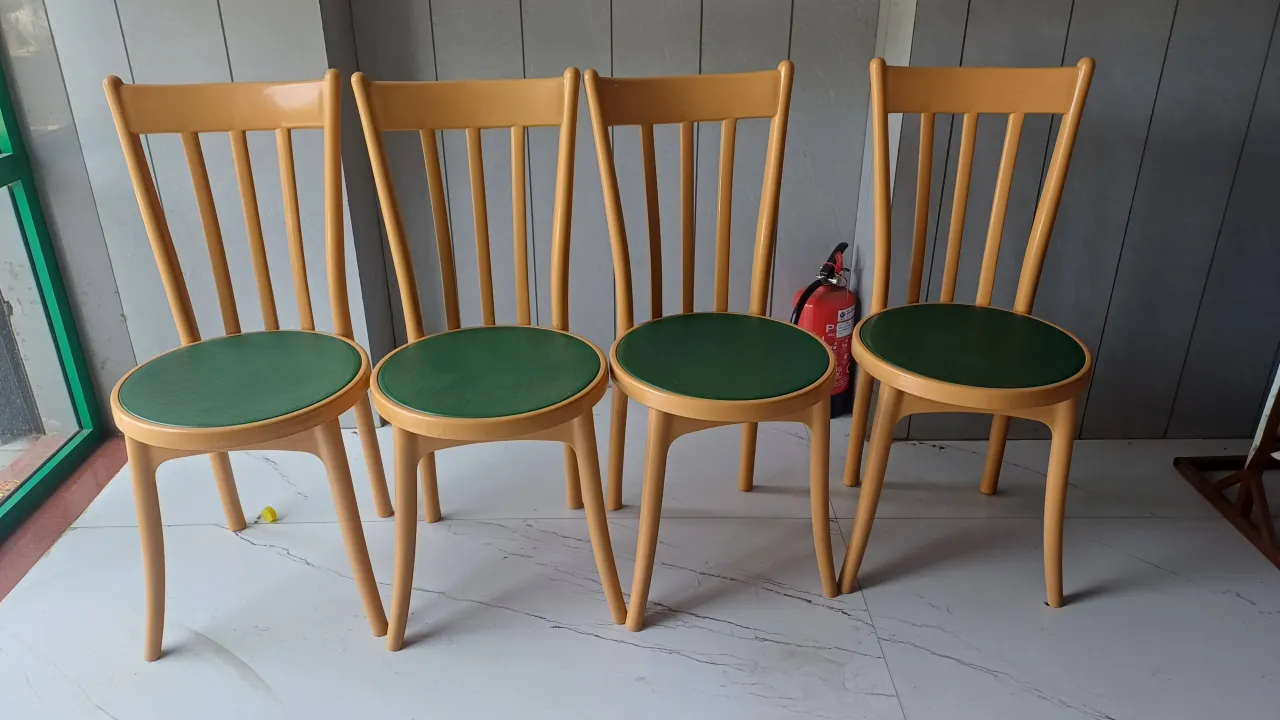 Outdoor and cafe sitting chair