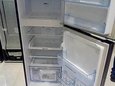 SAMSUNG REFRIGERATOR