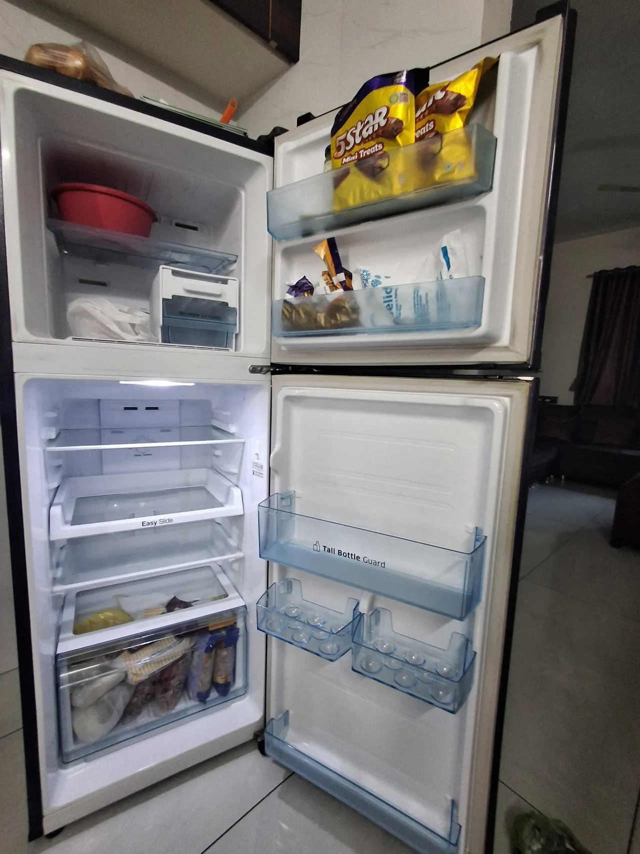 SAMSUNG REFRIGERATOR