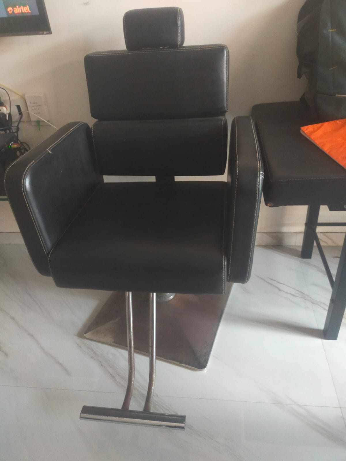 Salon styling chair