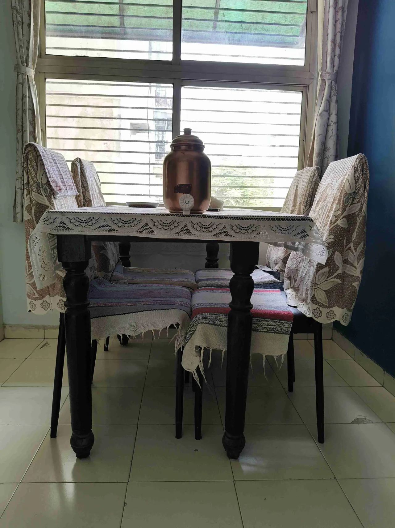 4  seater dining table with sag wooden