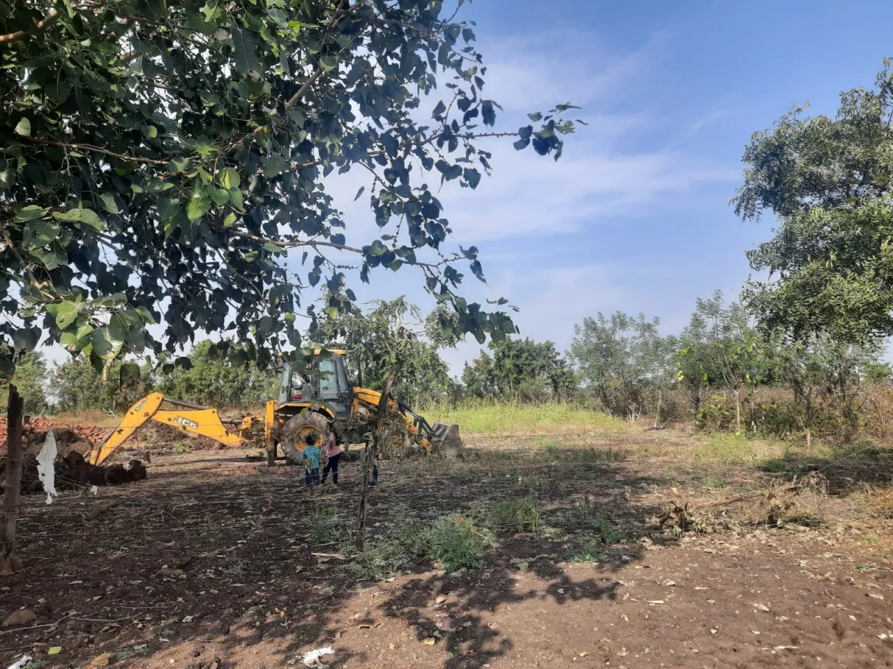 Farm house type home બગસરા સીટી જીલ્લો અમરેલી નજીક મીની ફાર્મ હાઉસ જેવું ઘર વેચવાનું છે.