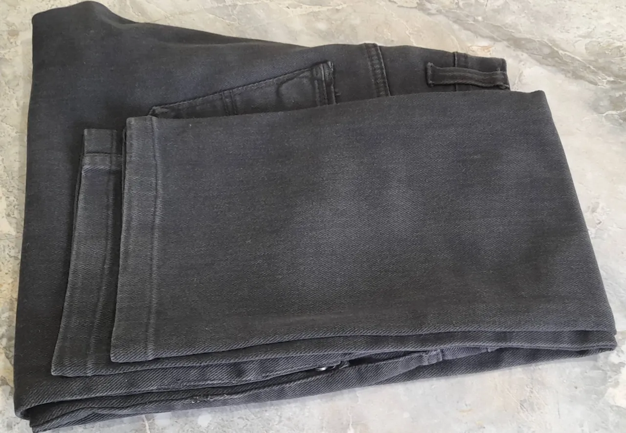 4 Jeans used.