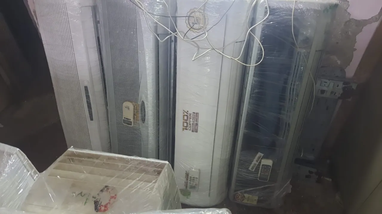Split window a.c.second use refurbished a.c at wholesale prize ahemdabad Prabhat chock