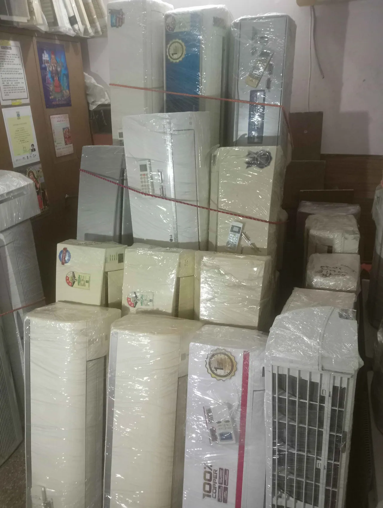 Split window a.c.second use refurbished a.c at wholesale prize ahemdabad Prabhat chock