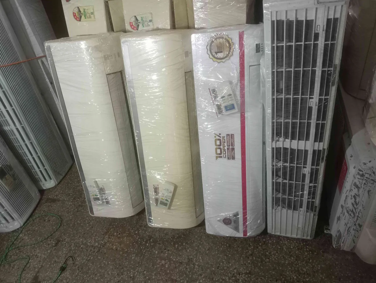 Split window a.c.second use refurbished a.c at wholesale prize ahemdabad Prabhat chock