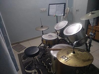 Drum set with covers