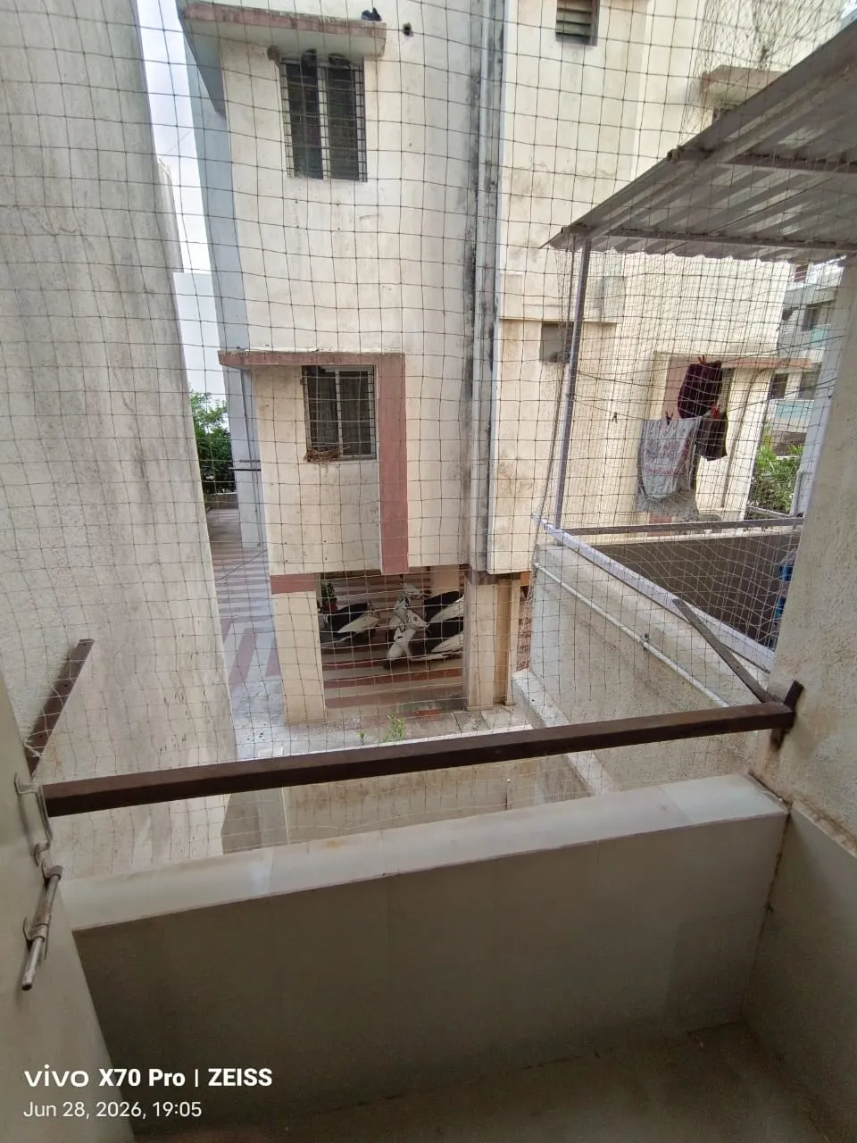 Kalavad rode vechvano che  flet  full bhav ma ne full kas ma