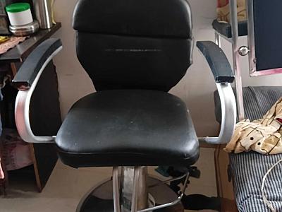 Beauty parlour chair for ladies salon