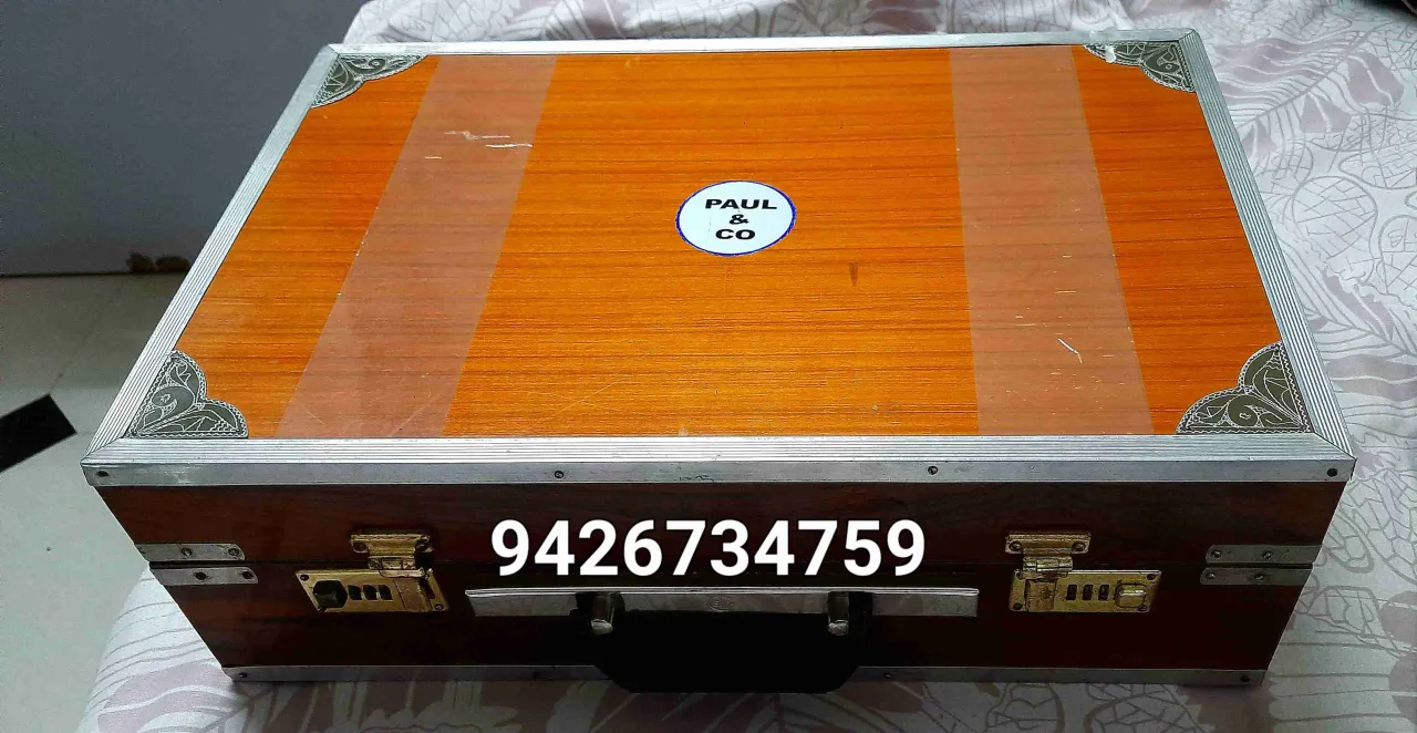 Paul & Co. Harmonium