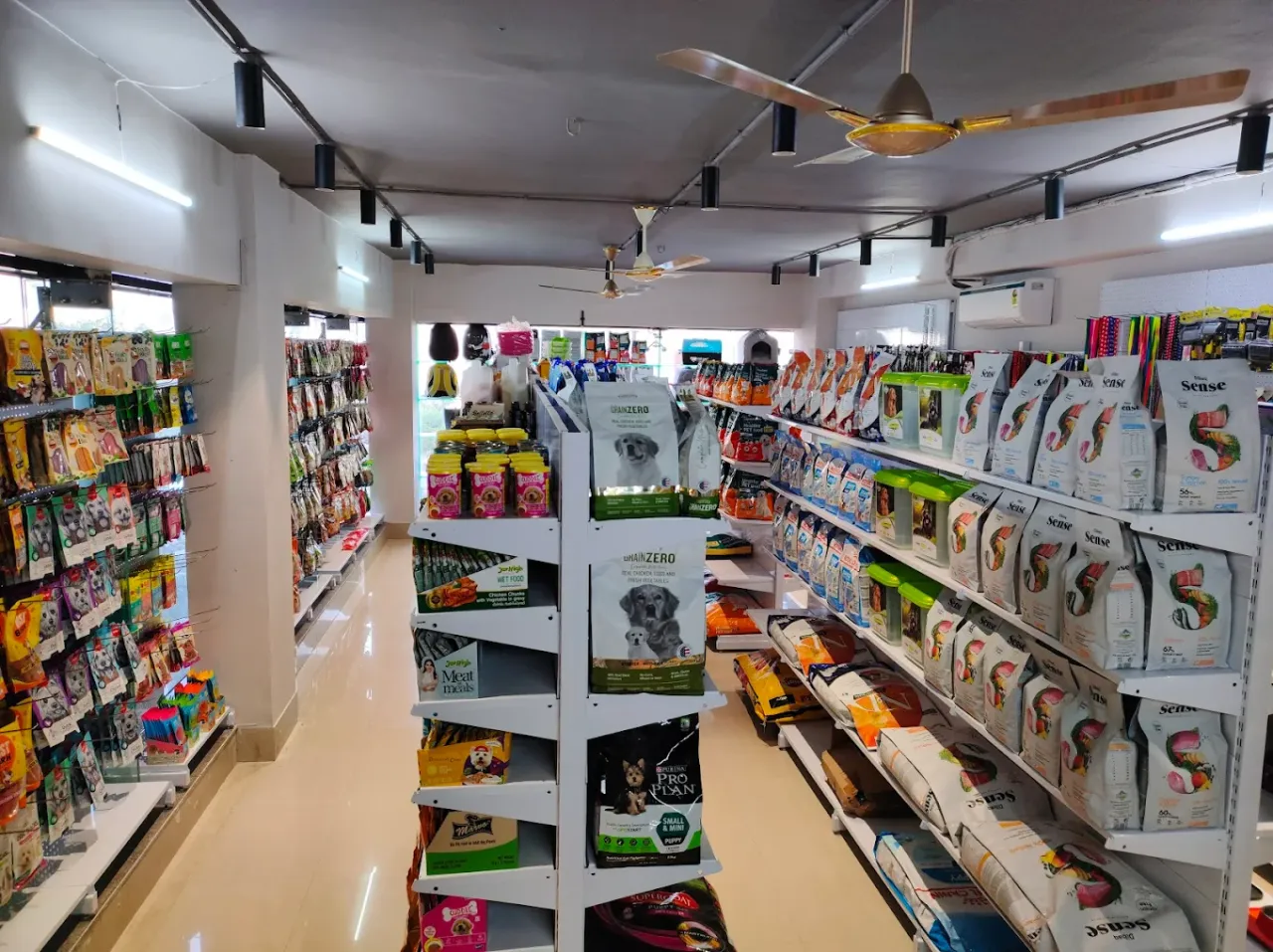 Pet Hut Luxury Dog Boutique & Spa | Dog Grooming | Pet Store | Dog Food