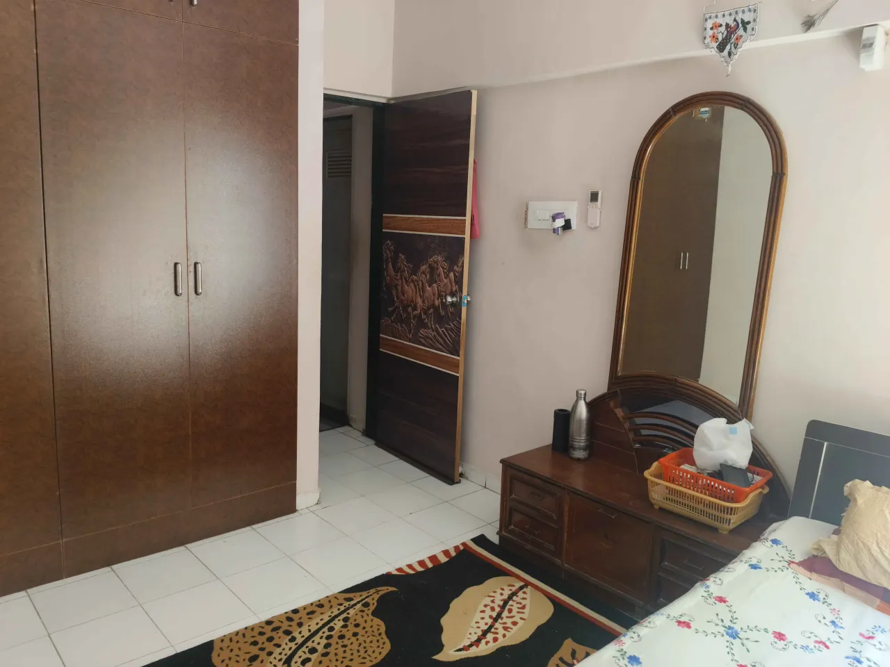 2 BHK jumbo size flat,fully furnished or fix furnished ,lift,wel maintaind. RAJKOT