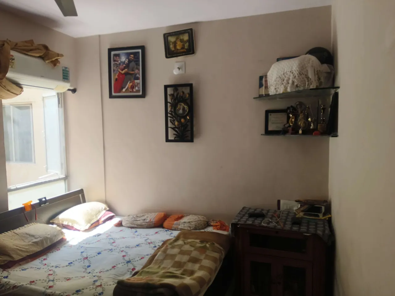 2 BHK jumbo size flat,fully furnished or fix furnished ,lift,wel maintaind. RAJKOT