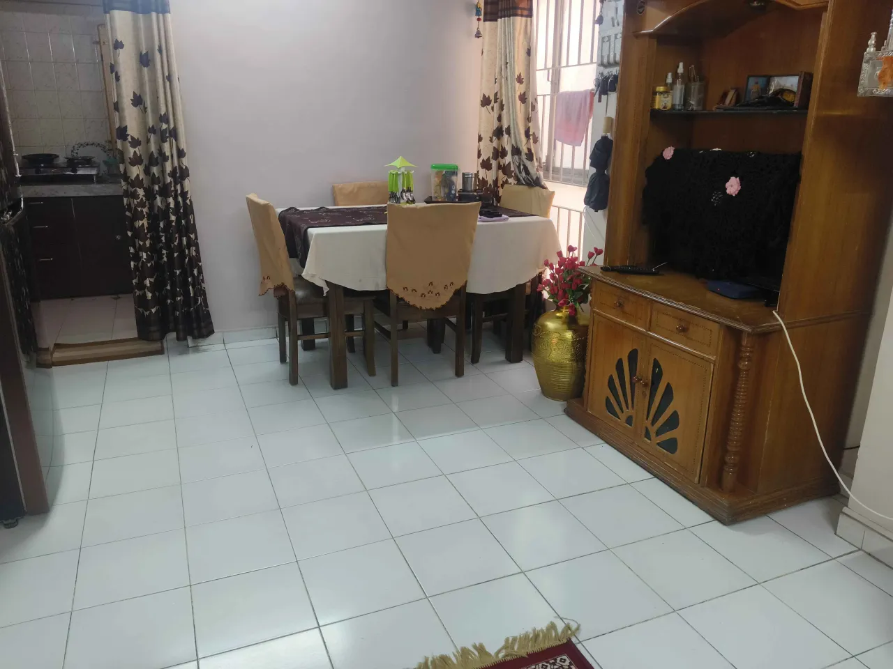 2 BHK jumbo size flat,fully furnished or fix furnished ,lift,wel maintaind. RAJKOT