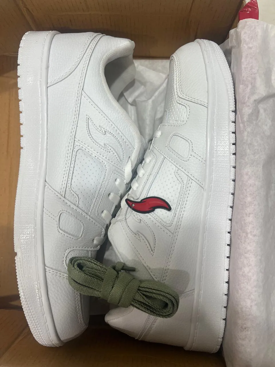 Zaydn white sneakers
