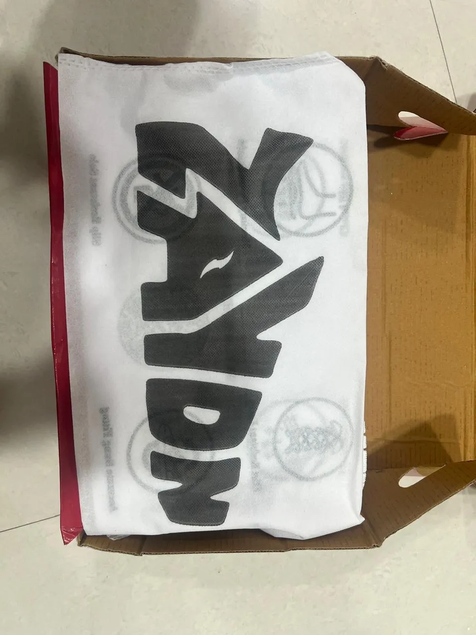 Zaydn white sneakers