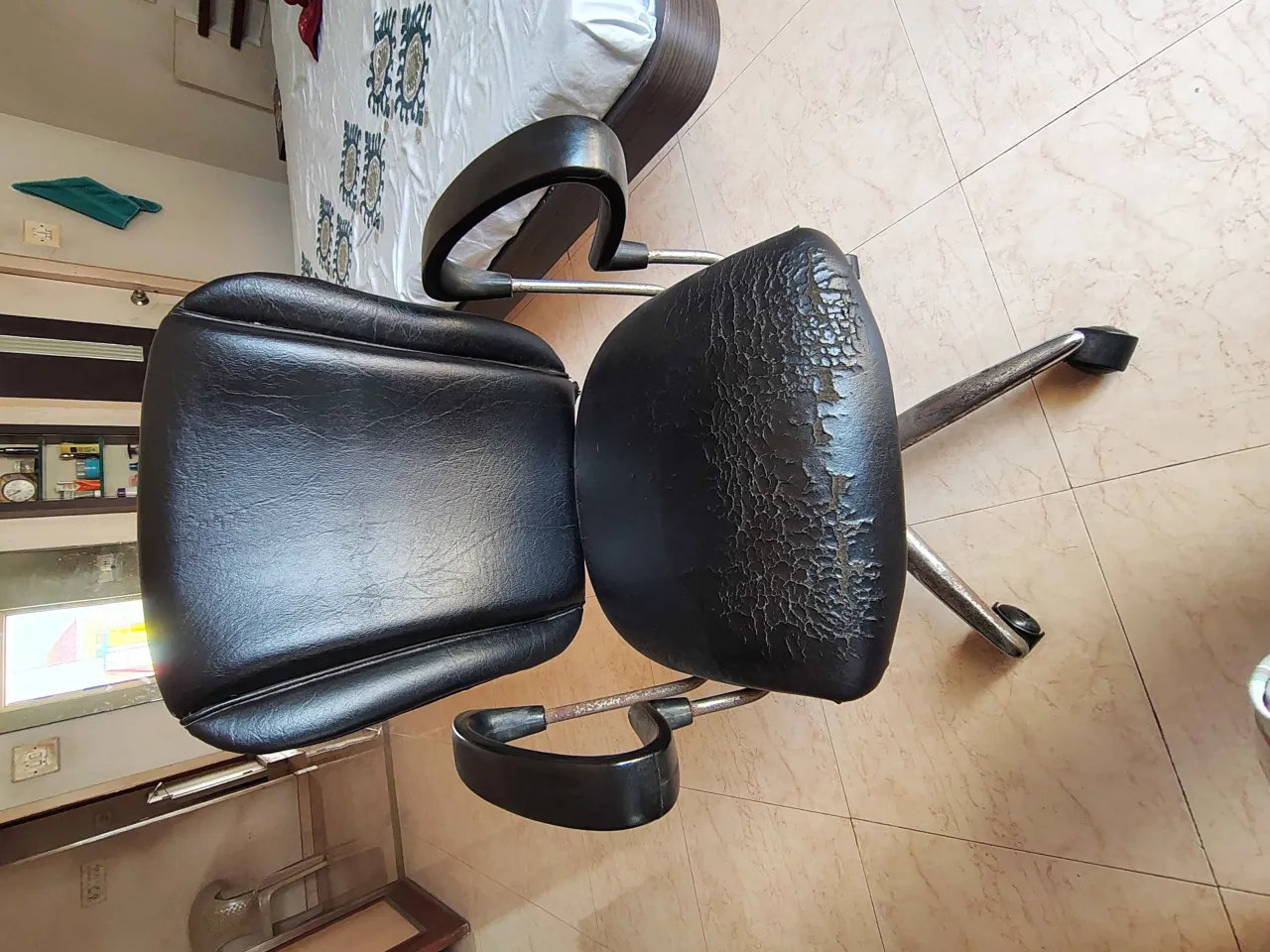 Revolving chair