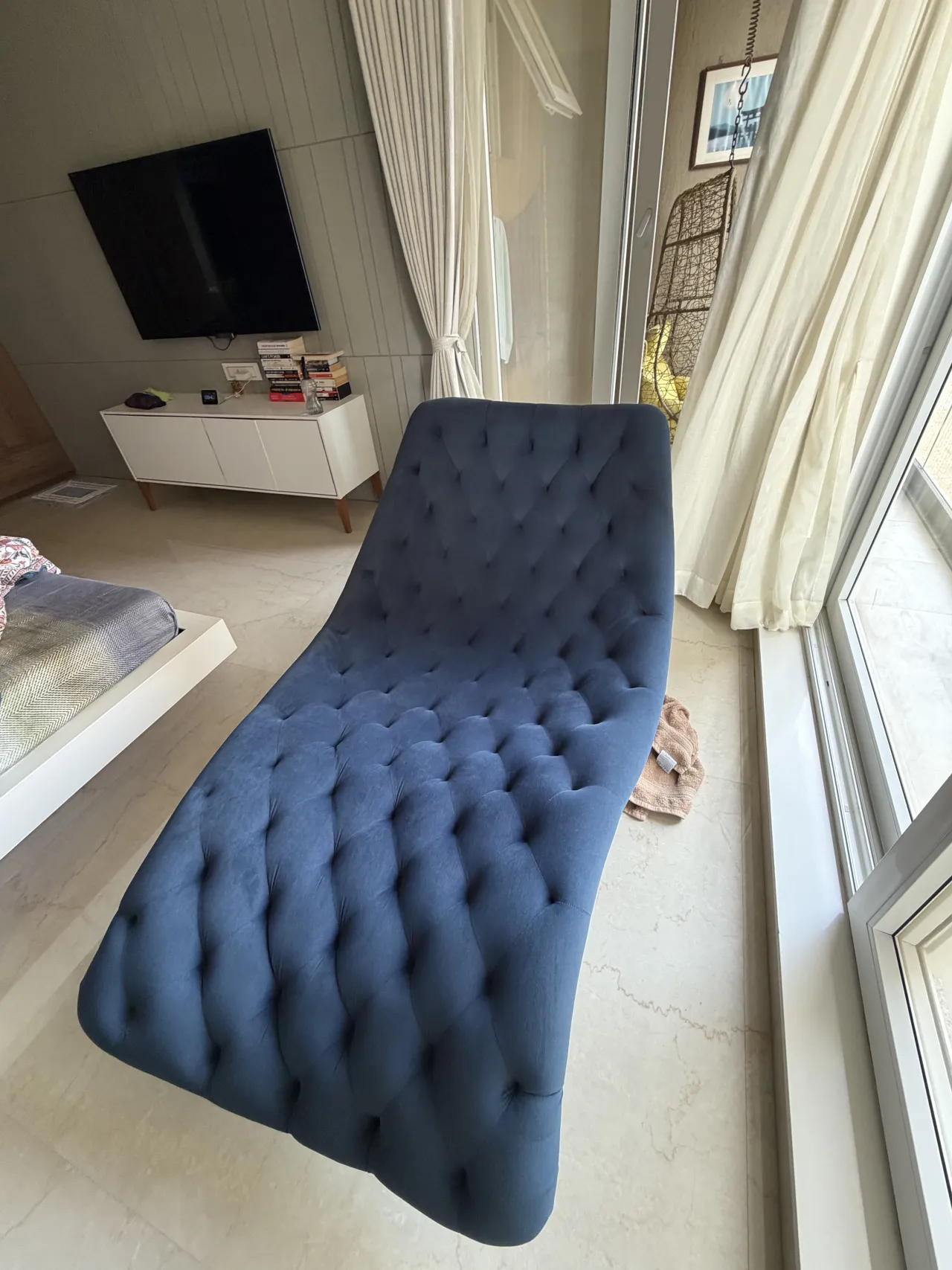 Blue couch in excellent condition