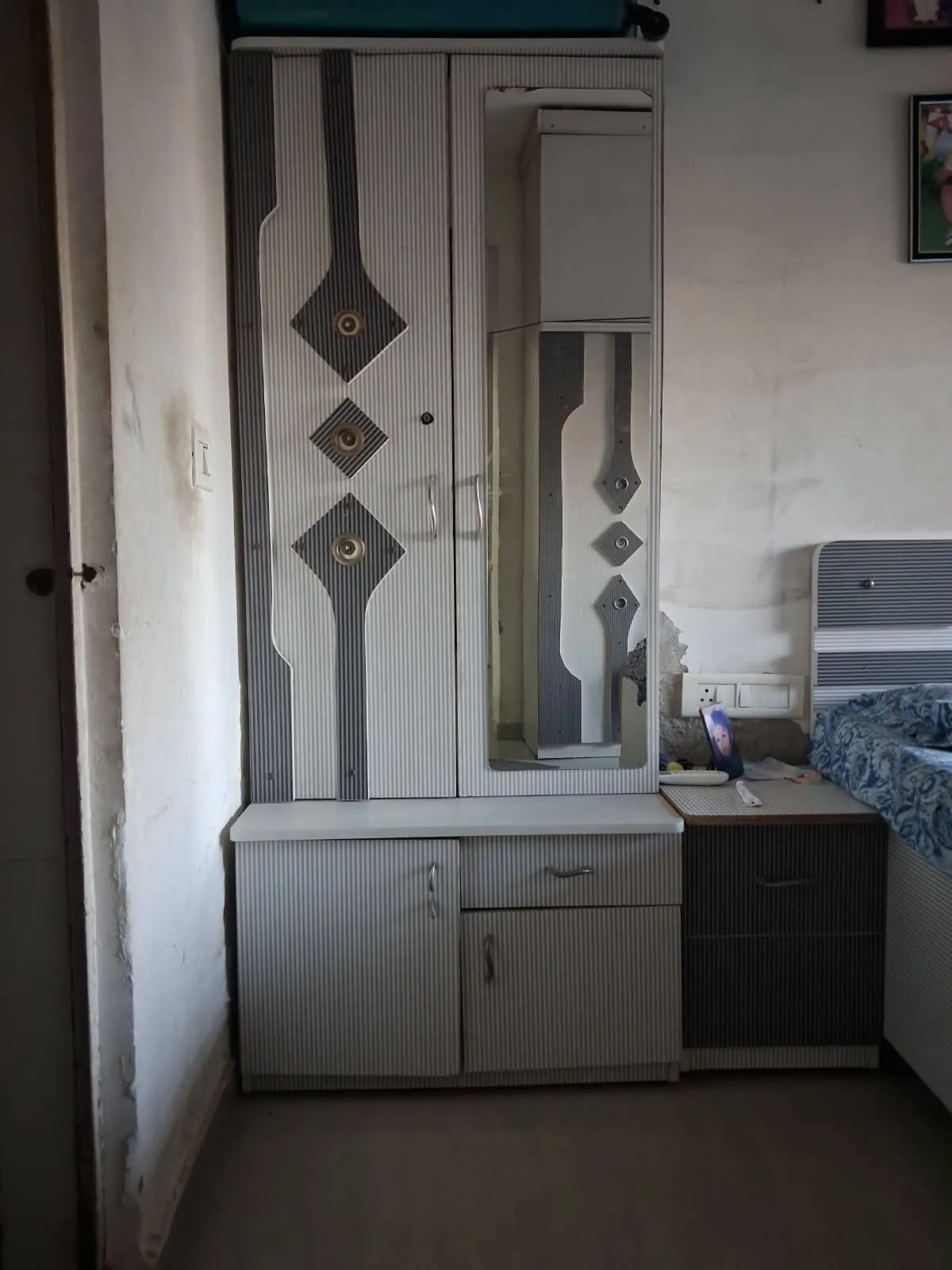 Dressing table
