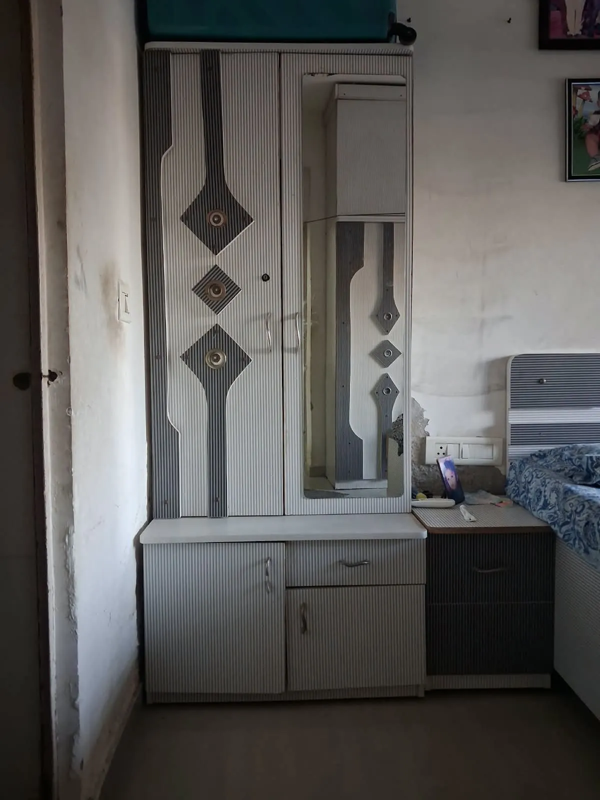 Dressing table