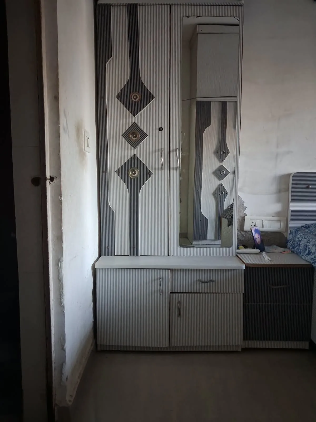 Dressing table