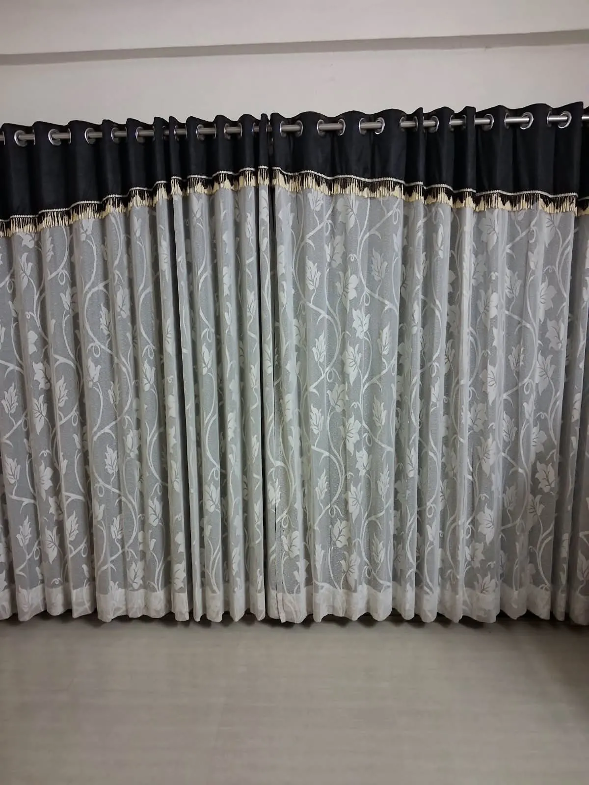 3 Room Curtain Good Condition