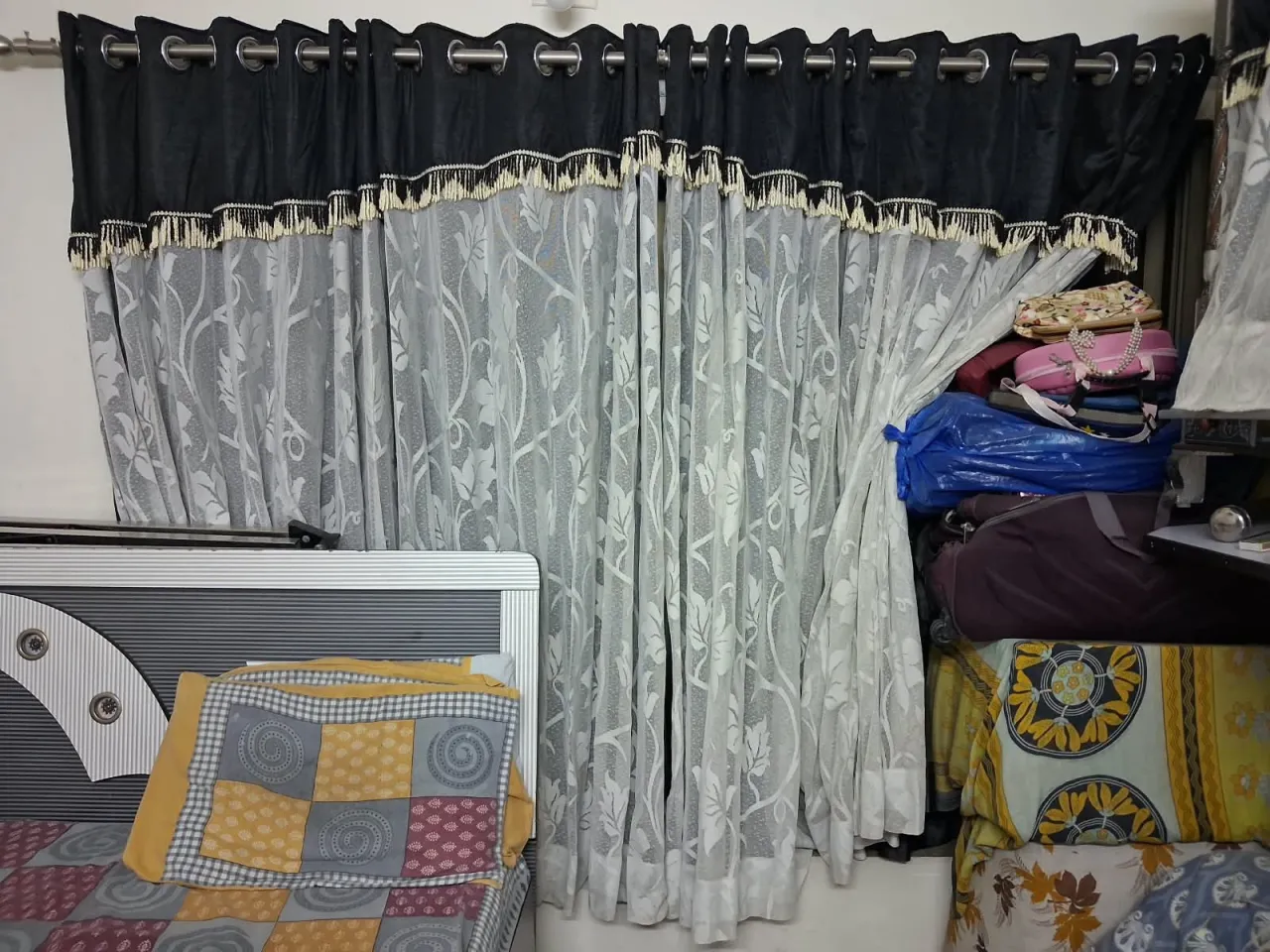 3 Room Curtain Good Condition