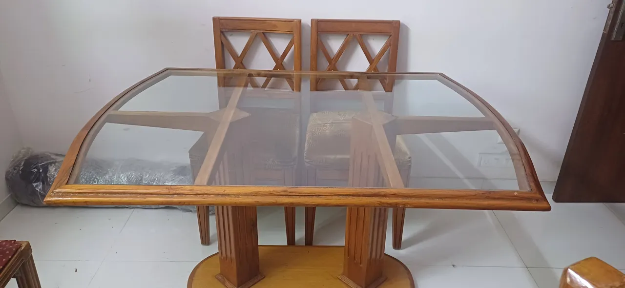 To sell dining table