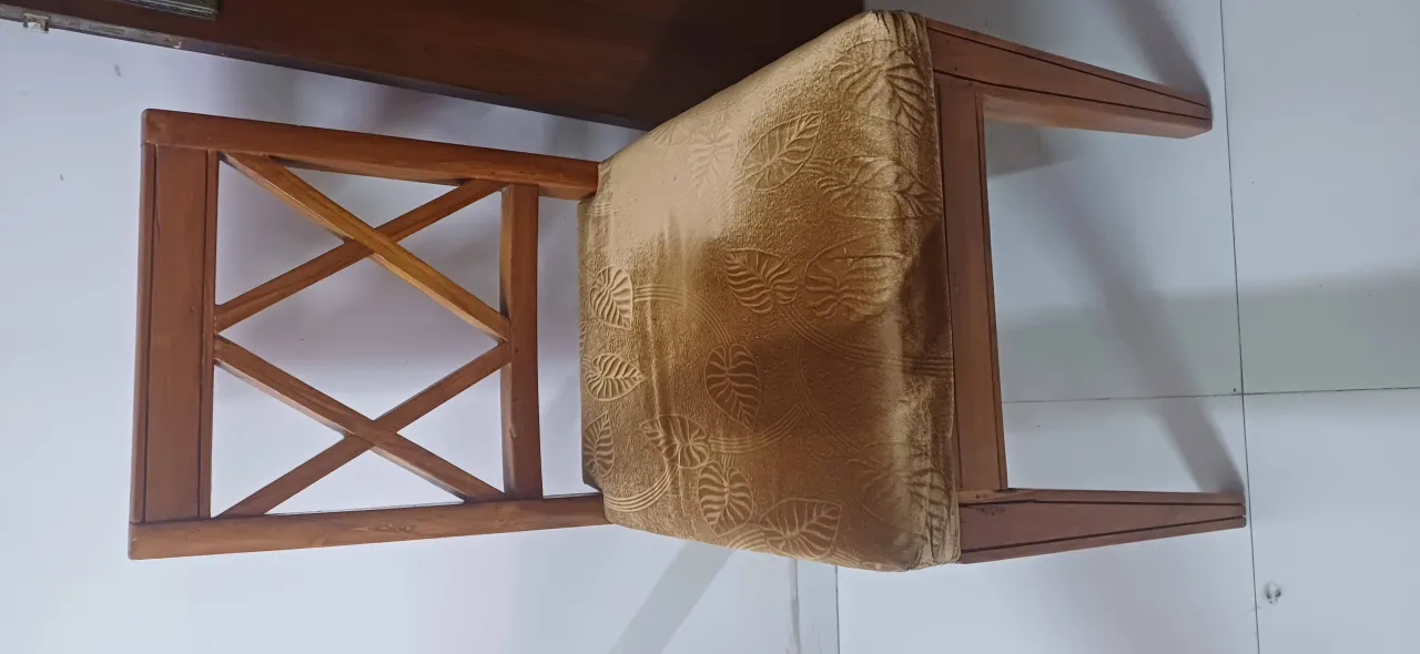 To sell dining table