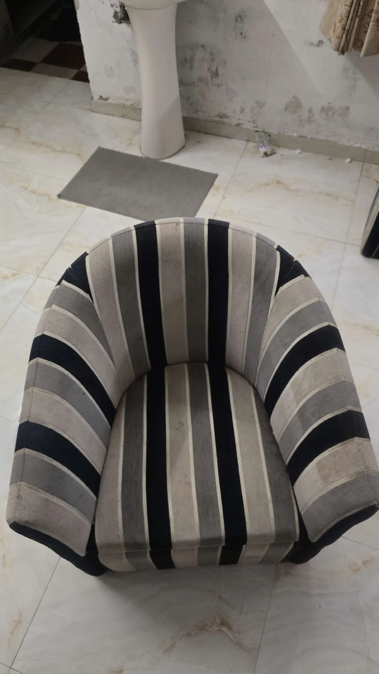 15 Single seating sofa