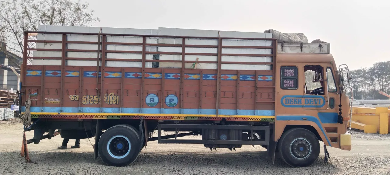 Ashok Leyland 1618 full body 12ton parcinig 21foot Long
