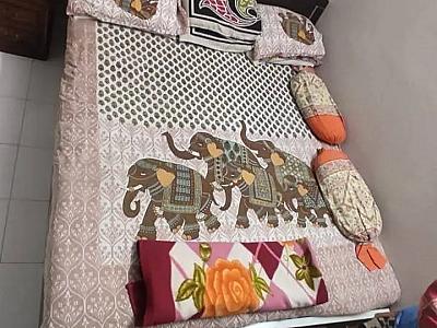 Double bed 5/6 partical board (bhusa ply) tip top condition running in use