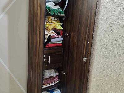 Single wardrobe
