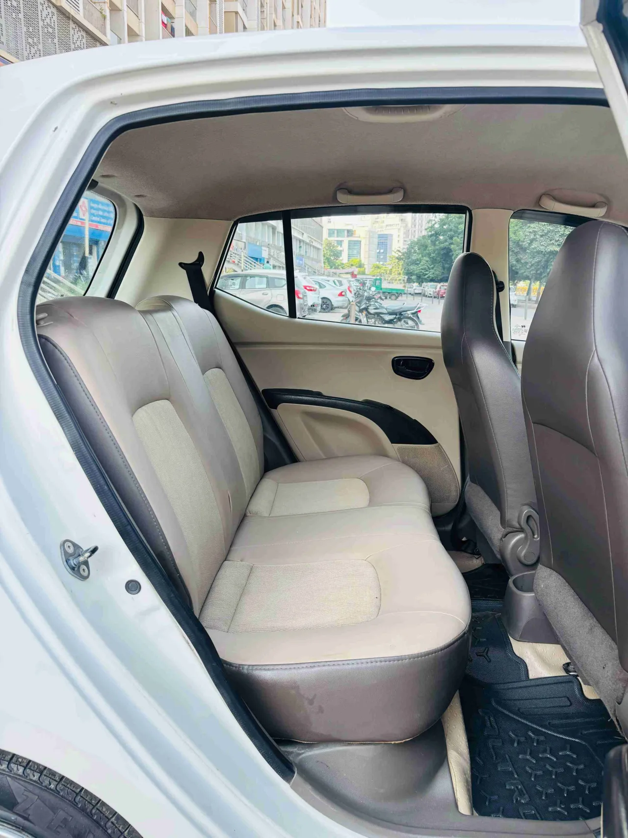 HYUNDAI i10 - SEQUENCE CNG -  FULL INSURANCE